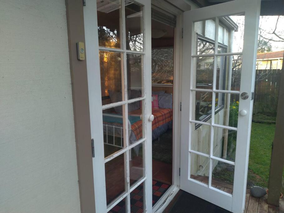 Secret Cottage Waitara Экстерьер фото