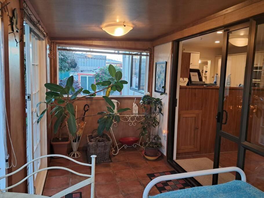 Secret Cottage Waitara Экстерьер фото