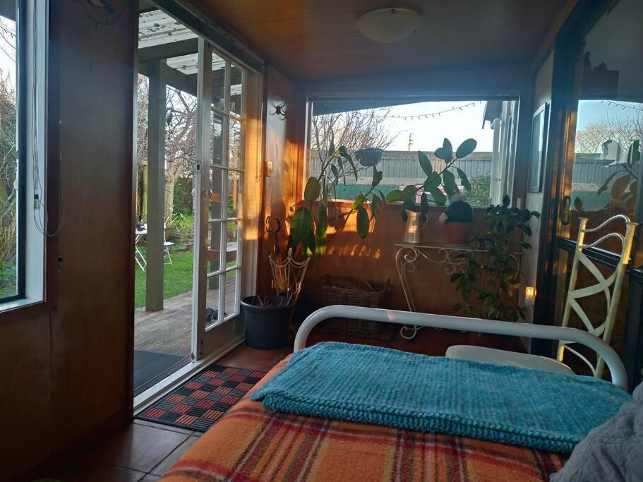 Secret Cottage Waitara Экстерьер фото