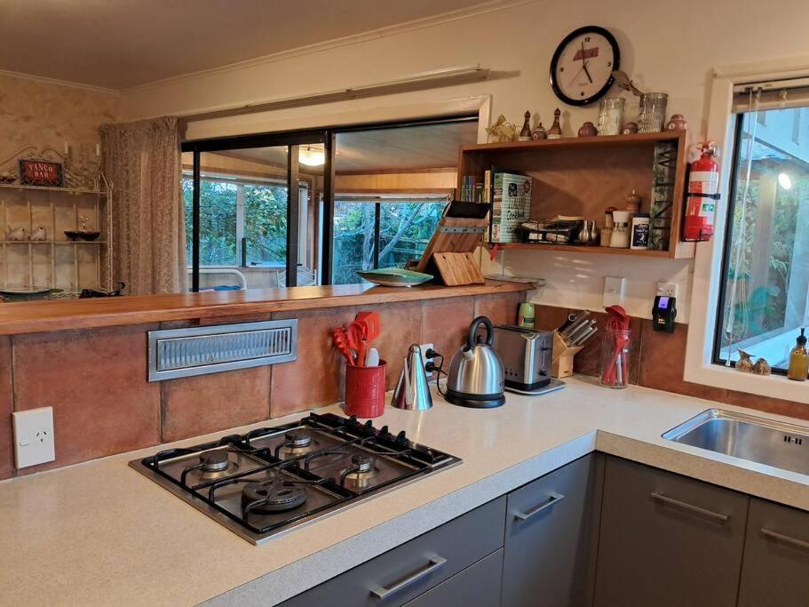 Secret Cottage Waitara Экстерьер фото