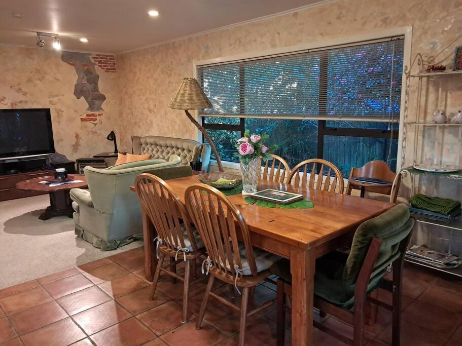 Secret Cottage Waitara Экстерьер фото