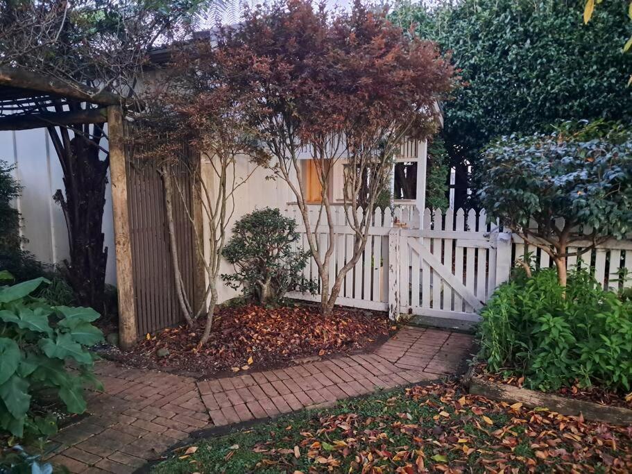 Secret Cottage Waitara Экстерьер фото
